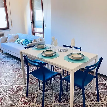 Appartement Landi 9 - 2 Camere, 3 Balconi, Parcheggio, Zona Residenziale Pise