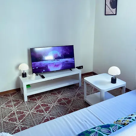 Appartement Landi 9 - 2 Camere, 3 Balconi, Parcheggio, Zona Residenziale Pise