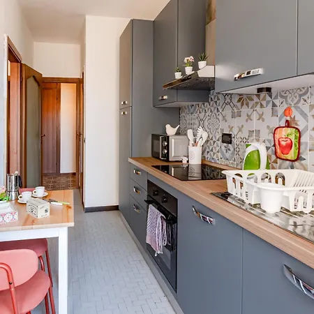 Lnd 9- 2 Camere, 3 Balconi, Parcheggio, Zona Residenziale