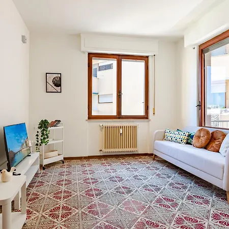 公寓 Lnd 9- 2 Camere, 3 Balconi, Parcheggio, Zona Residenziale