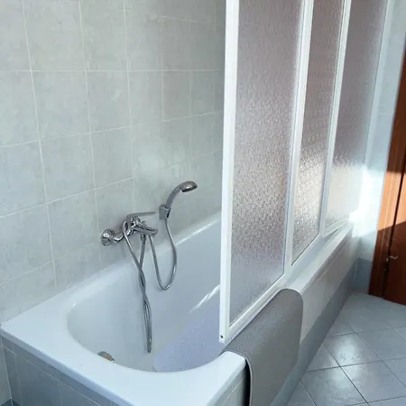 Apartament Landi 9 - 2 Camere, 3 Balconi, Parcheggio, Zona Residenziale Piza
